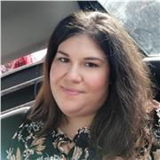 Studentessa universitaria impartisce lezioni di tedesco a studenti